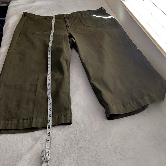 Torrid Crop Wide Leg Stretch Twill High Rise Patch Pocket Pant - Picture 11 of 13